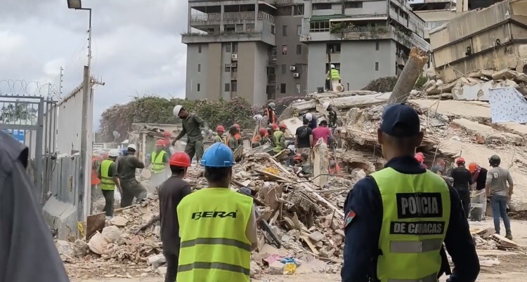 Rescatan a seis sobrevivientes del edificio Rita en Caracas