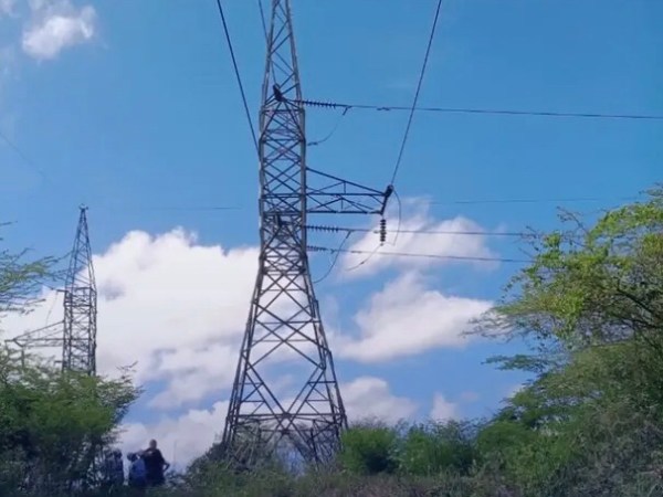 Falla en torre de alta tensión deja sin luz a cuatro municipios de&nbsp;Anzoátegui