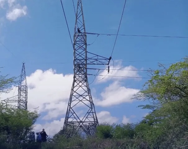 Falla en torre de alta tensión deja sin luz a cuatro municipios de&nbsp;Anzoátegui
