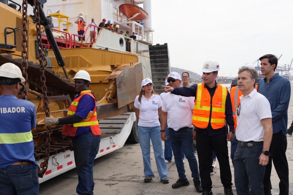 EEUU entregó maquinaria pesada para remover escombros en La&nbsp;Guaira