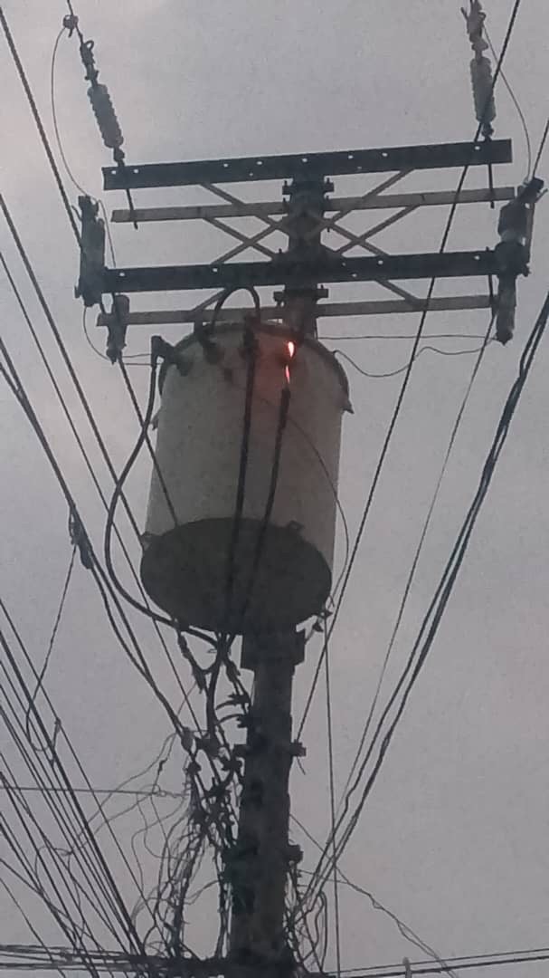 Diez días sin electricidad 220 tienen vecinos en La Ponderosa, Barcelona