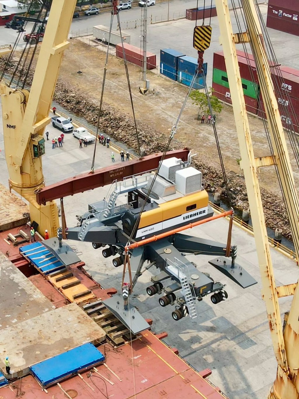 Puerto de Guanta incorpora nueva grúa para fortalecer sus operaciones de carga
