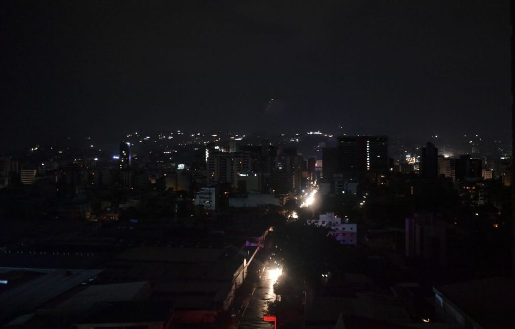 Alerta meteorológica: onda tropical 38 provoca lluvias y tormentas mientras reportan cortes&nbsp;eléctricos