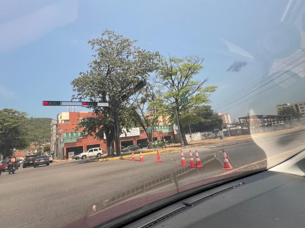 ¡Precaución! Cerrado El Paso vehicular en dirección Barcelona – Lechería por trabajos de rehabilitación&nbsp;