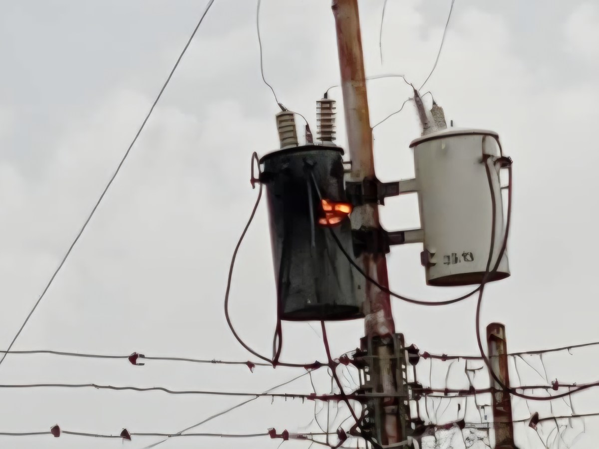 Vecinos de Brisas del Mar denuncian más de una semana sin servicio de&nbsp;220V
