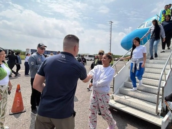 Llegó a Anzoátegui el primer vuelo de repatriación desde EEUU tras los&nbsp;terremotos