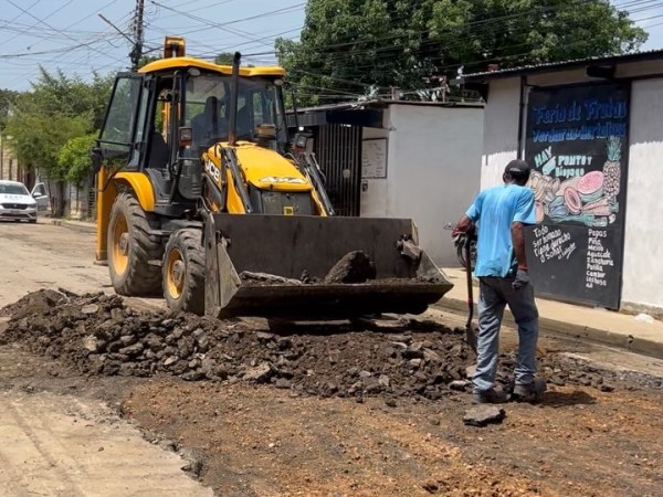 Iniciaron trabajos de asfaltado en el sector La Orquídea del municipio Simón&nbsp;Bolívar