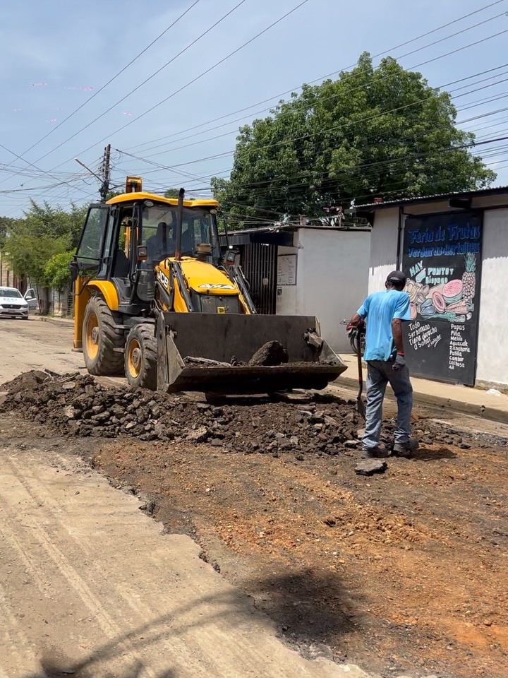Iniciaron trabajos de asfaltado en el sector La Orquídea del municipio Simón&nbsp;Bolívar