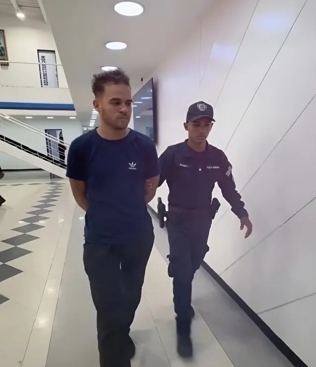 Detenido conductor de autobús en Chacao tras arrollar a funcionario policial para evadir una&nbsp;multa