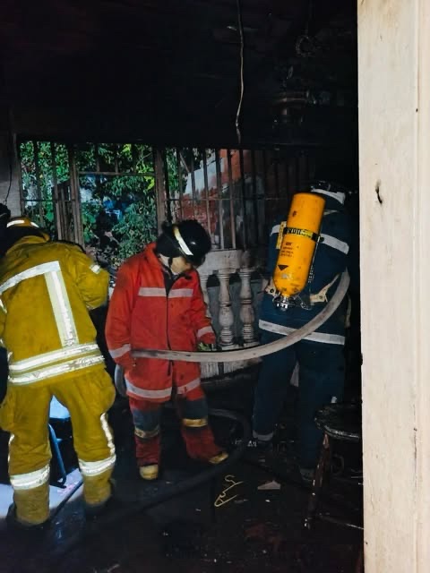Bomberos controlaron incendio en una vivienda del sector Molorca