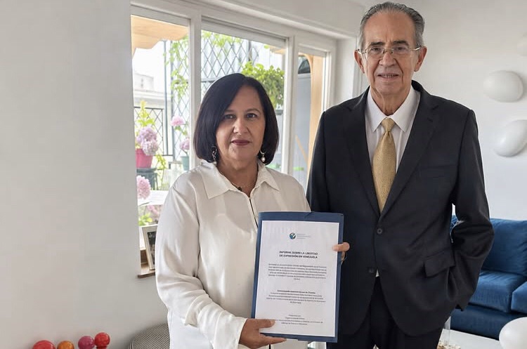 Dinorah Figuera recibió informe sobre la libertad de prensa y expresión en&nbsp;Venezuela