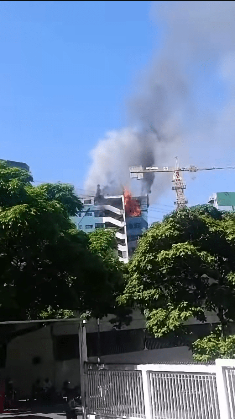 Incendio de gran magnitud en fábrica de cosméticos en Zona Industrial de Palo Verde en&nbsp;Caracas&nbsp;