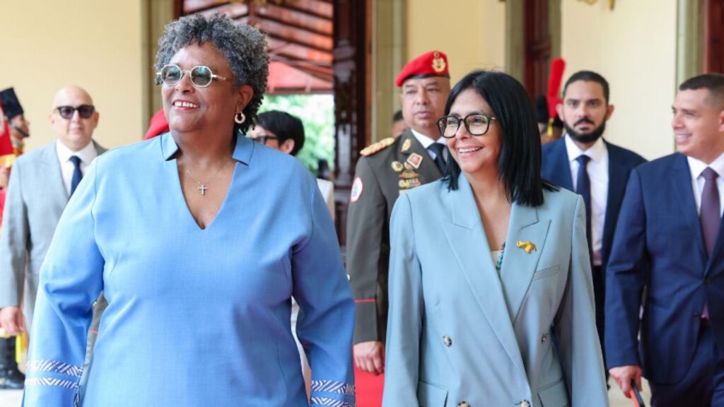 Delcy Rodríguez recibe en Caracas a primera ministra de Barbados