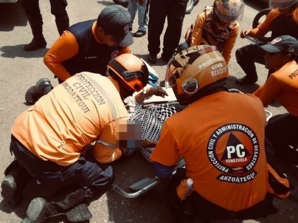 Una persona herida tras colisión entre un carro y una moto en&nbsp;Barcelona