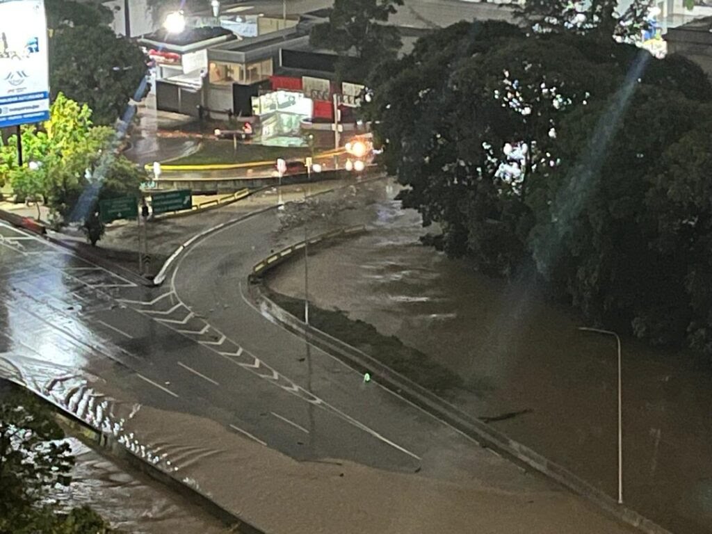 Fuertes lluvias e inundaciones se registraron este sábado en sectores de la Gran&nbsp;Caracas