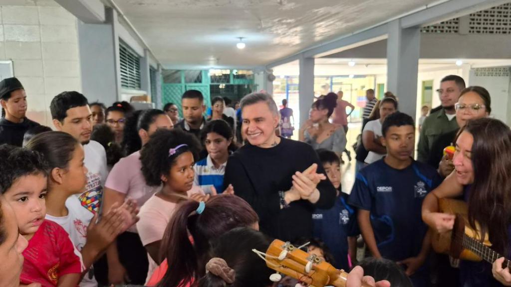 Tarek William Saab lideró visita de la Gran Misión Viva Venezuela a campamento transitorio Dr. Luis&nbsp;Padrino