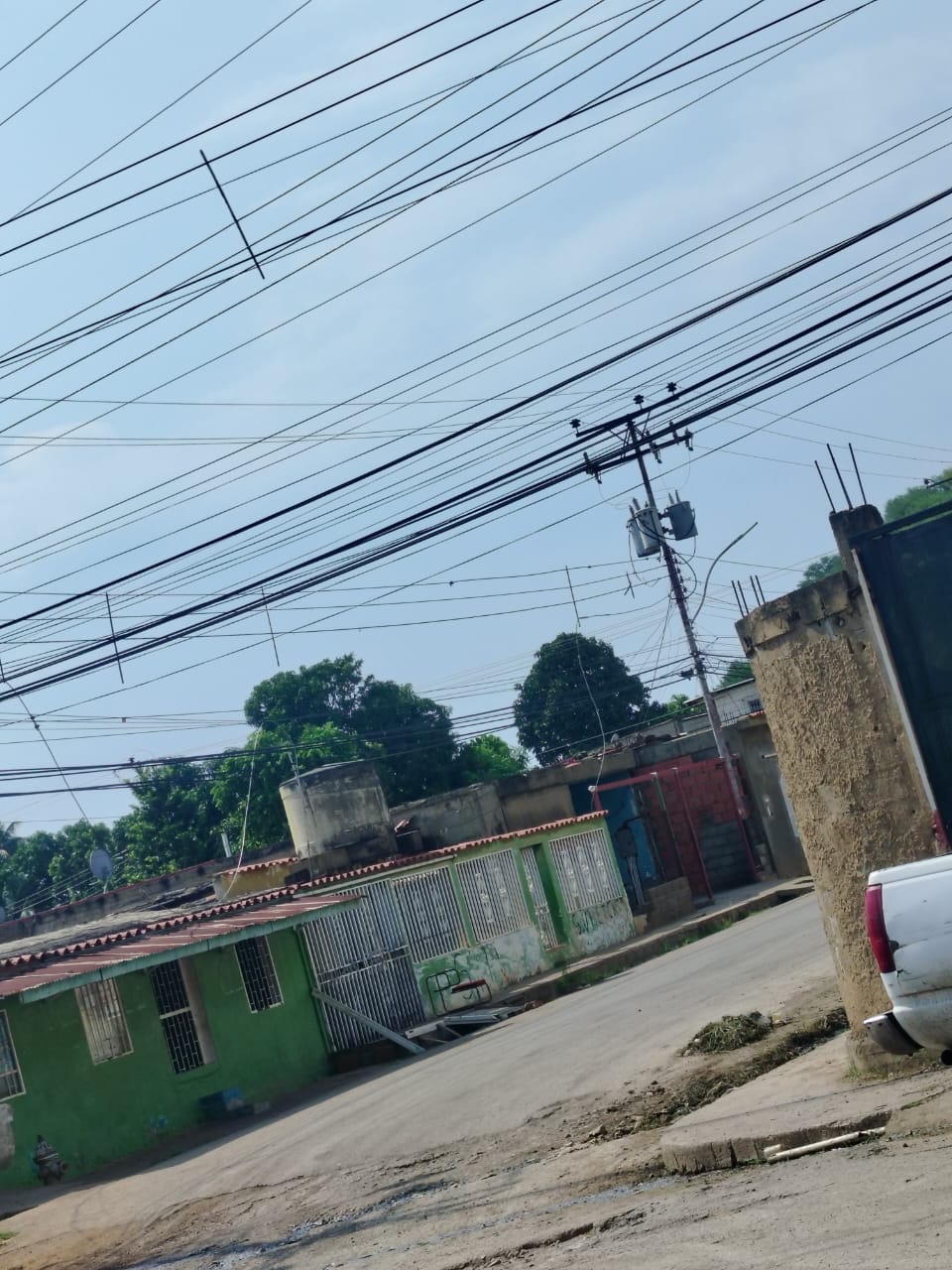 Habitantes de Bello Monte en Puerto La Cruz denuncian constantes fallas eléctricas