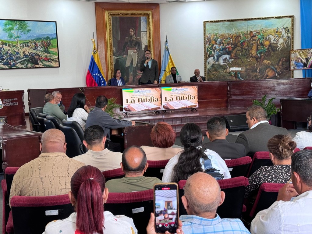 Cleanz realizó sesión especial por el Día Internacional de la&nbsp;Biblia
