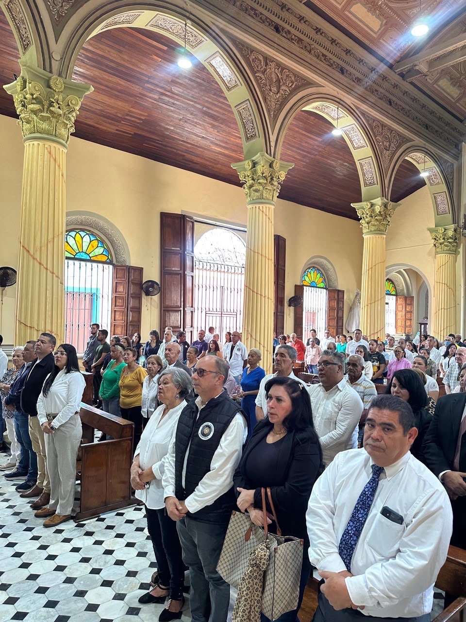 En Barcelona oficiaron misa por el 85 aniversario Acción&nbsp;Democrática