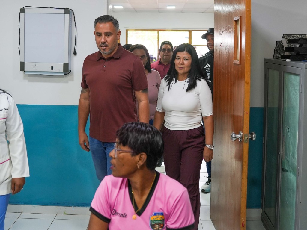Entregan ambulancia y rehabilitan ambulatorio de&nbsp;Curataquiche