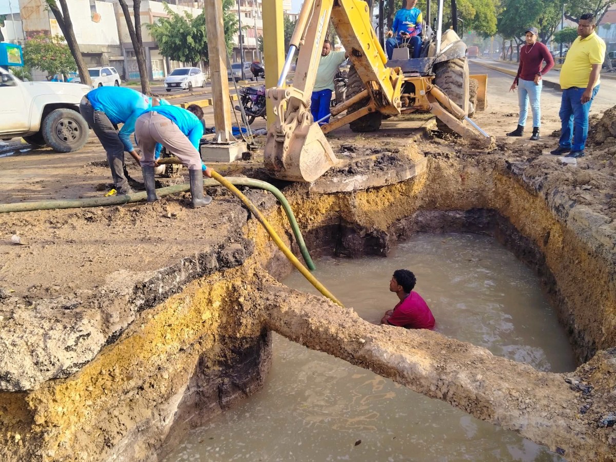 Avanzan trabajos de reparación de tubería matriz que afectó el suministro de agua en&nbsp;Sotillo