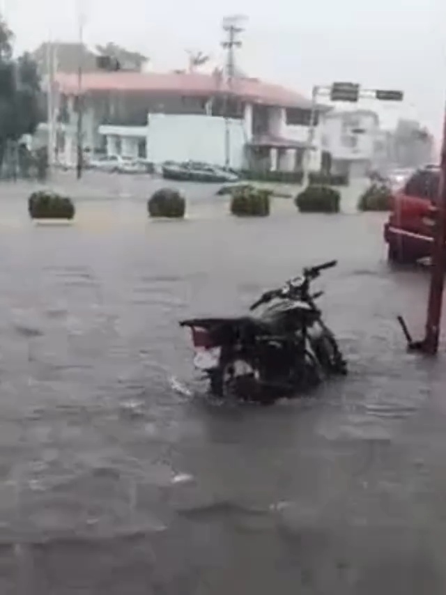Fuertes lluvias anegan principales avenidas y sectores de&nbsp;Anaco