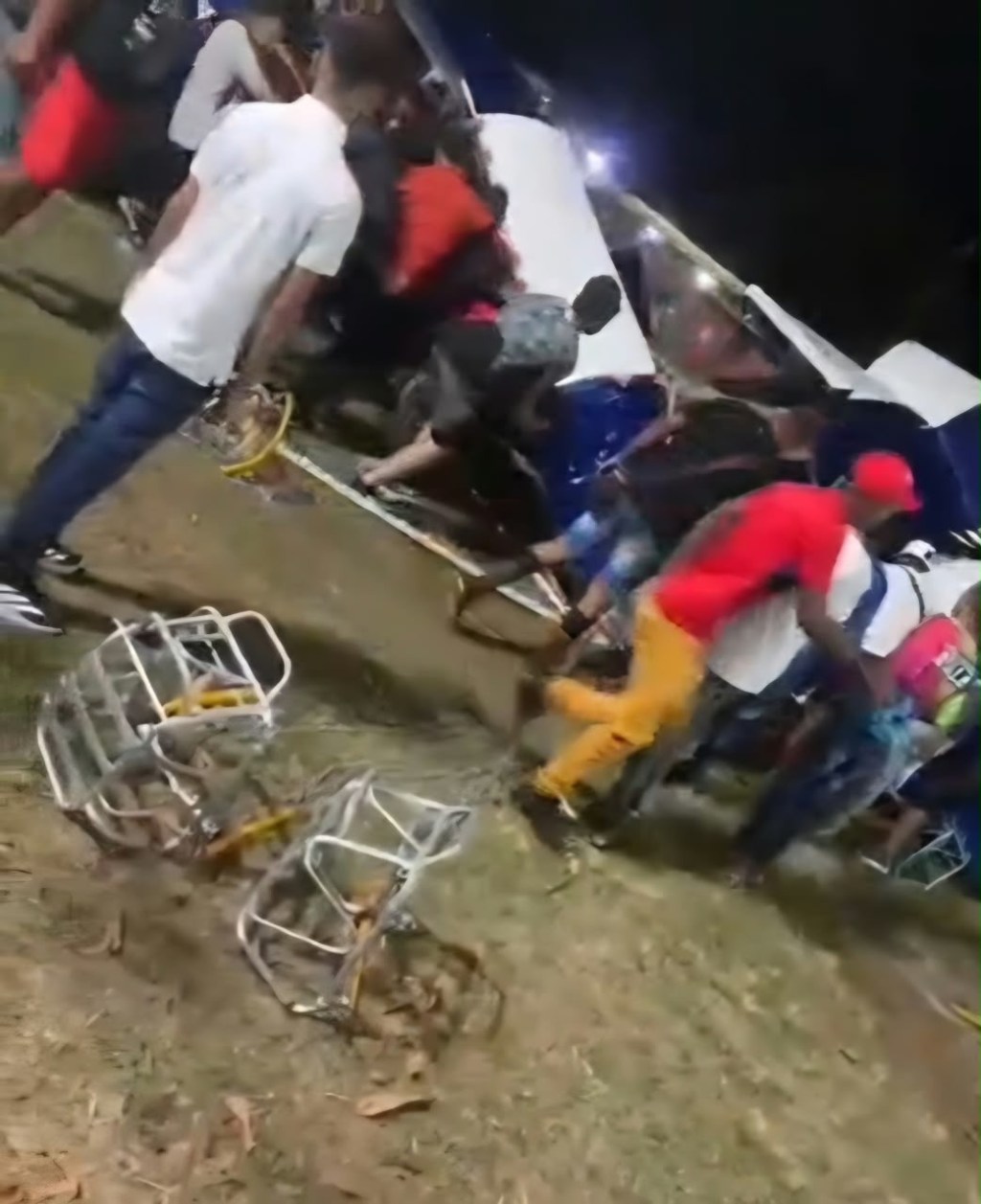 Casi una tragedia: Desprendimiento de las «sillas voladoras» dejó siete lesionados en El Callao