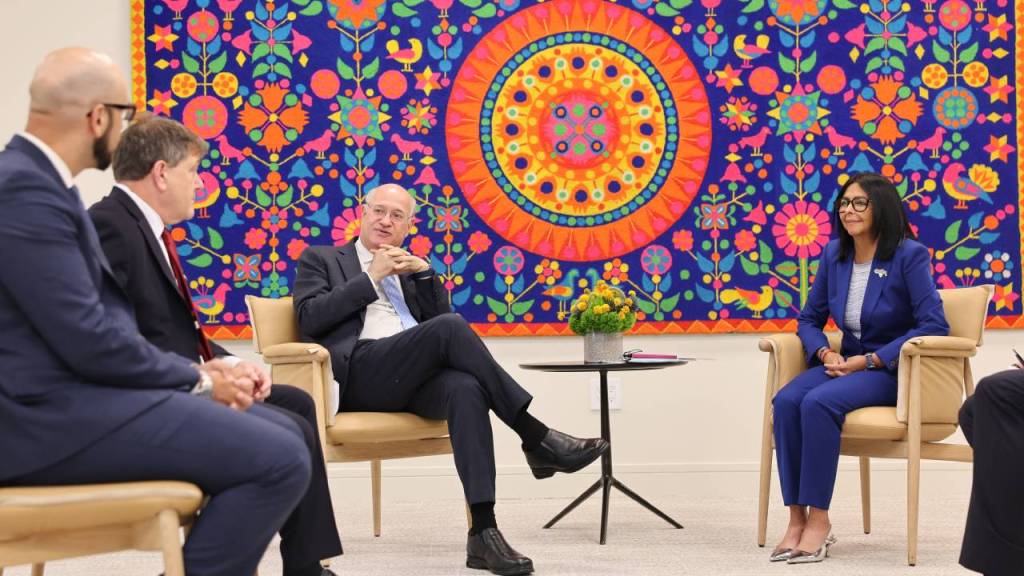 Rodríguez se reunió con autoridades del BID en Nueva York