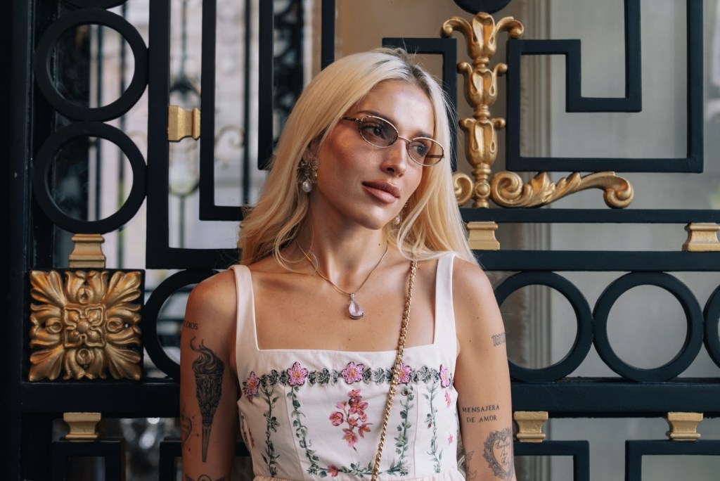 Elena Rose hace historia al ser la primera venezolana en desfilar para L’Oreal Paris