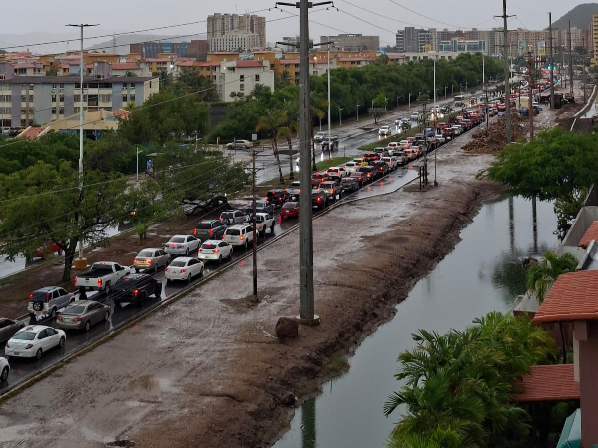 Fuerte lluvia y vientos generan congestión en la zona norte de&nbsp;Anzoátegui