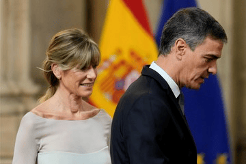 Envían a juicio a la esposa de Pedro Sánchez acusada de dos delitos