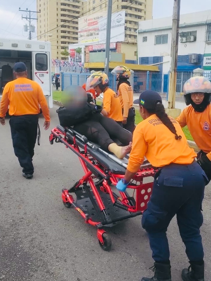 Una mujer resultó herida tras derrape de motocicleta en la Intercomunal de Barcelona