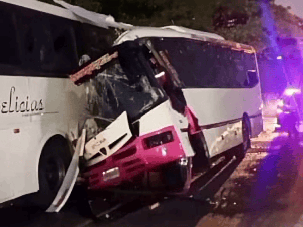 Fatal choque entre autobuses en la Autopista Regional del Centro dejó tres&nbsp;fallecidos