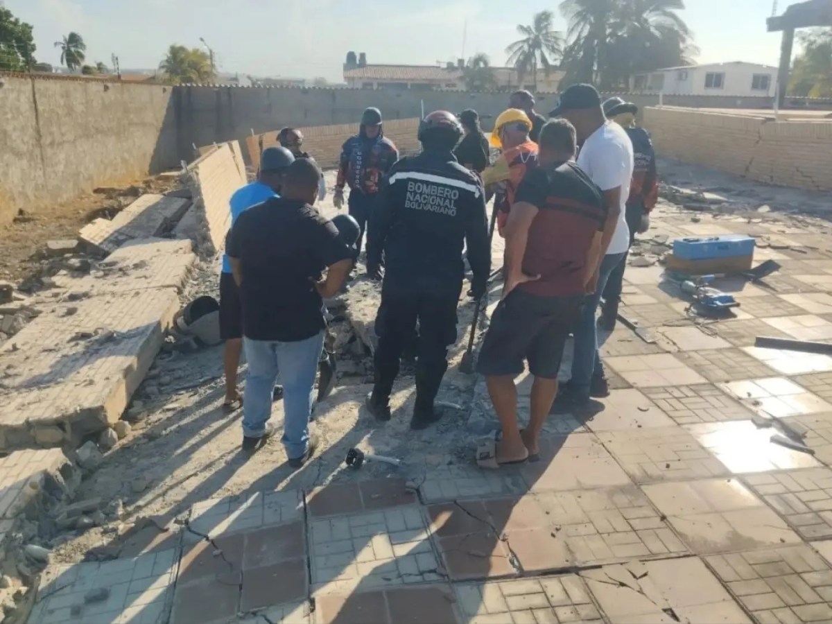Falleció obrero tras quedar atrapado bajo los escombros de un edificio colapsado en&nbsp;Chichiriviche
