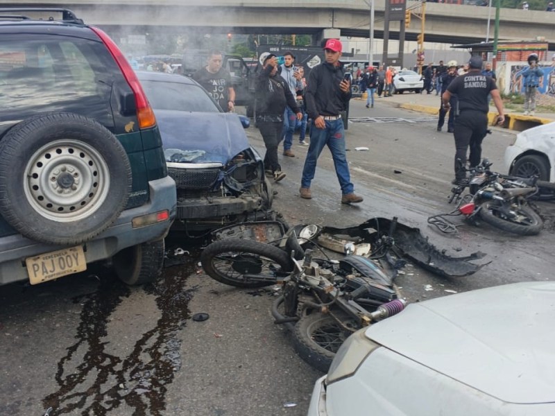 Falla de frenos en autobús de transporte público provoca múltiple colisión en&nbsp;Caracas&nbsp;