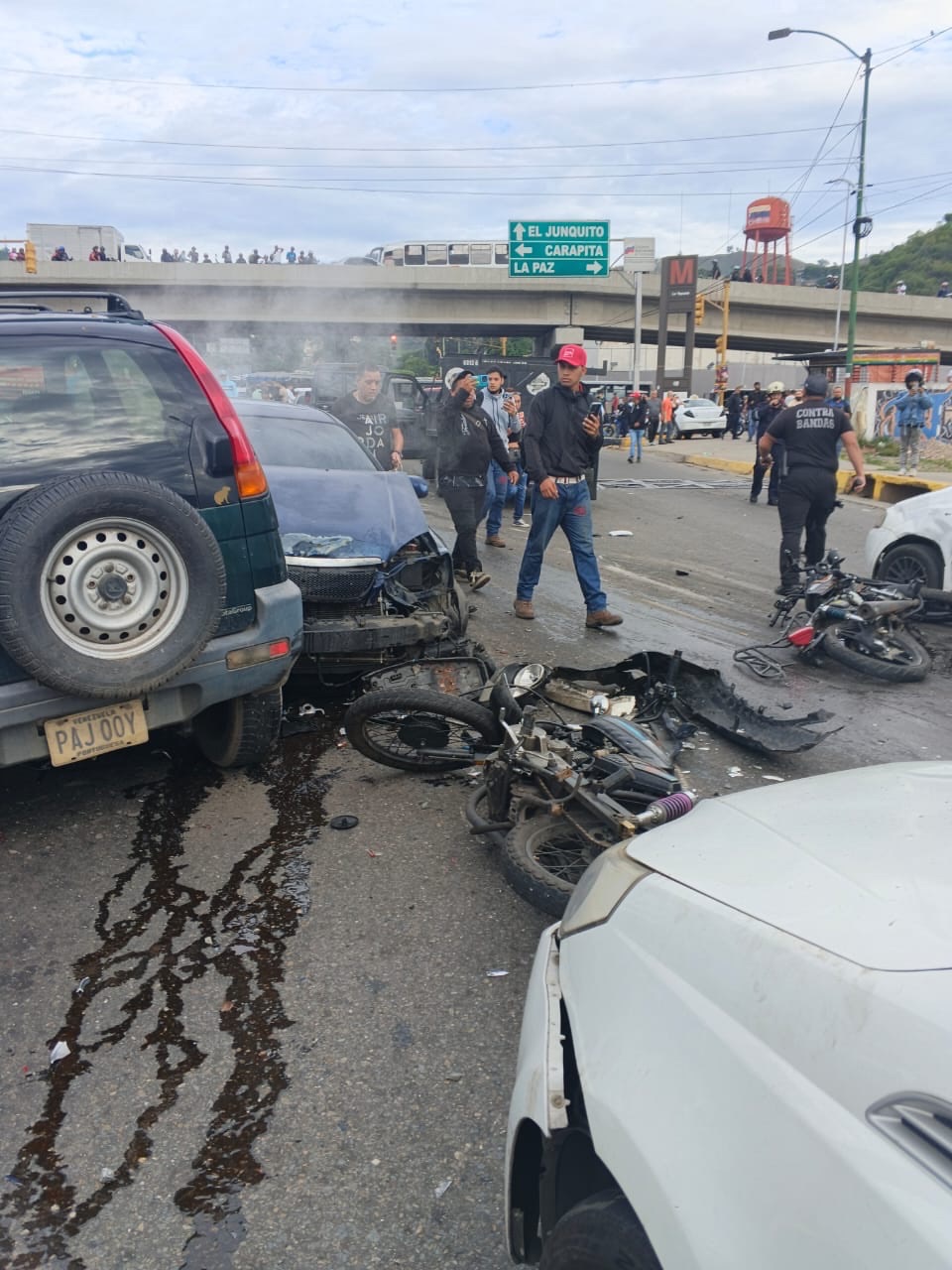 Falla de frenos en autobús de transporte público provoca múltiple colisión en Caracas