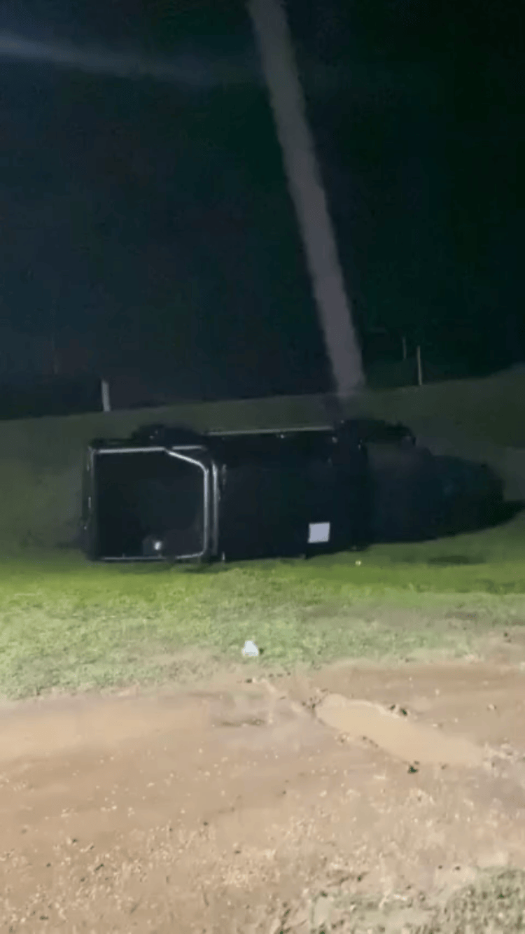 Fuerte lluvia provocó el vuelco de un vehículo en la avenida Norte de&nbsp;Pariaguán