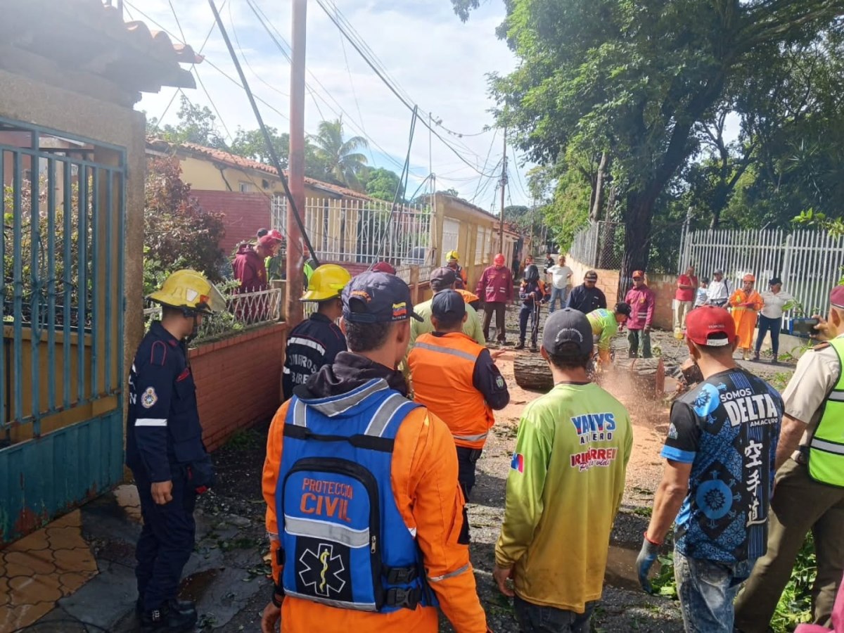 Fuertes lluvias anegan vías y provocan crecida de quebrada en&nbsp;Barquisimeto