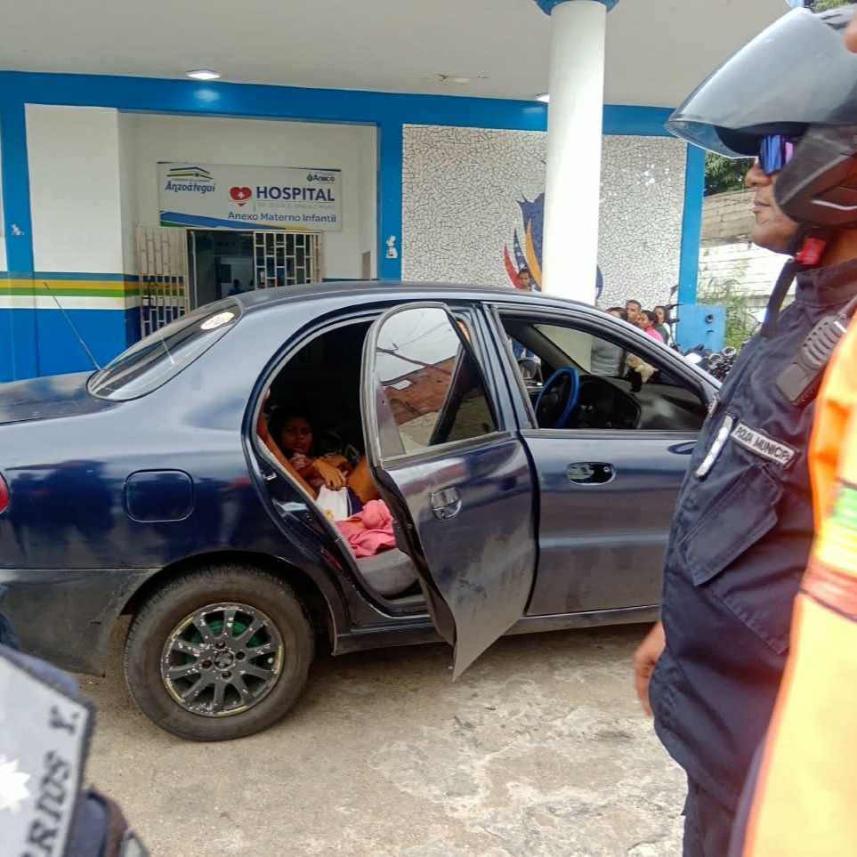 Policías de Anaco asistieron parto de una joven de 19 años dentro de un vehículo