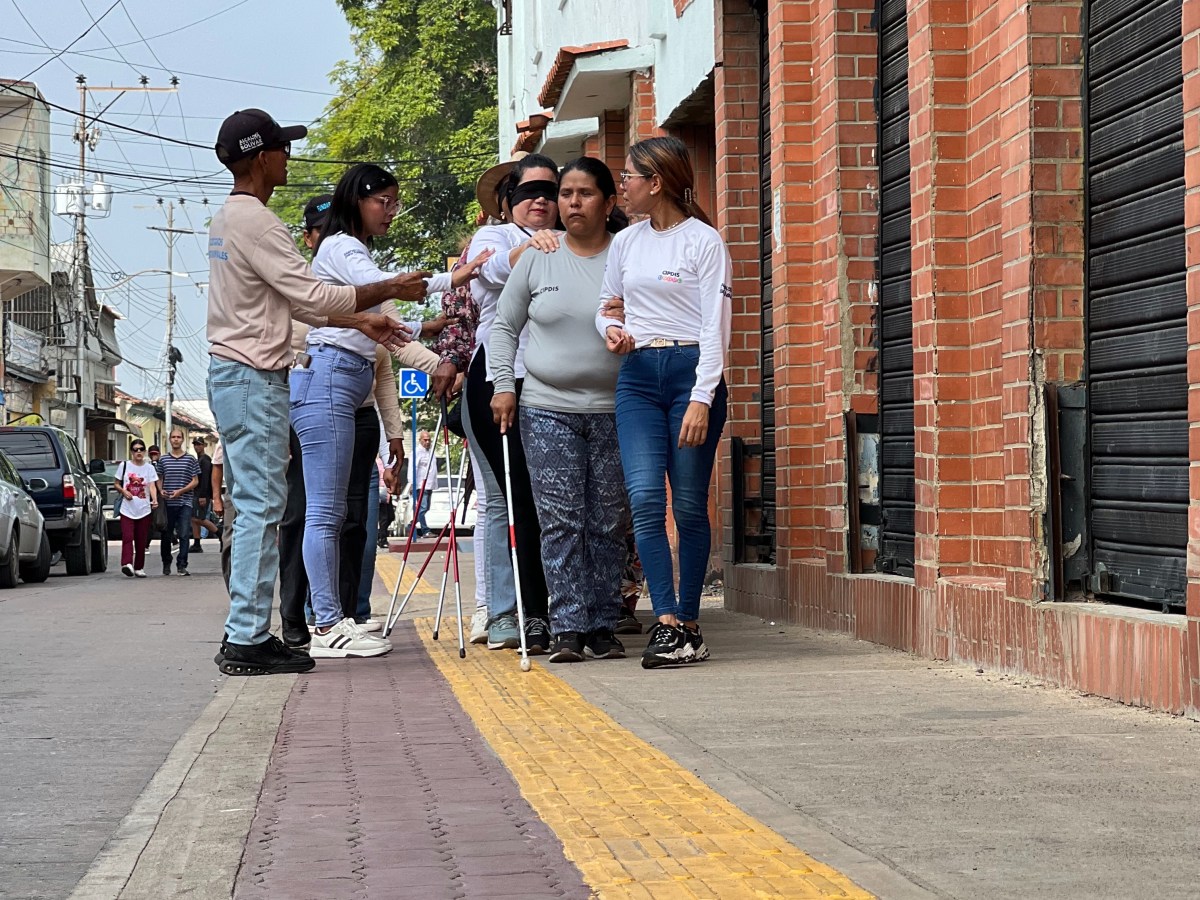 Barcelona realizó una ruta sensorial para promover la inclusión de personas con discapacidad&nbsp;visual