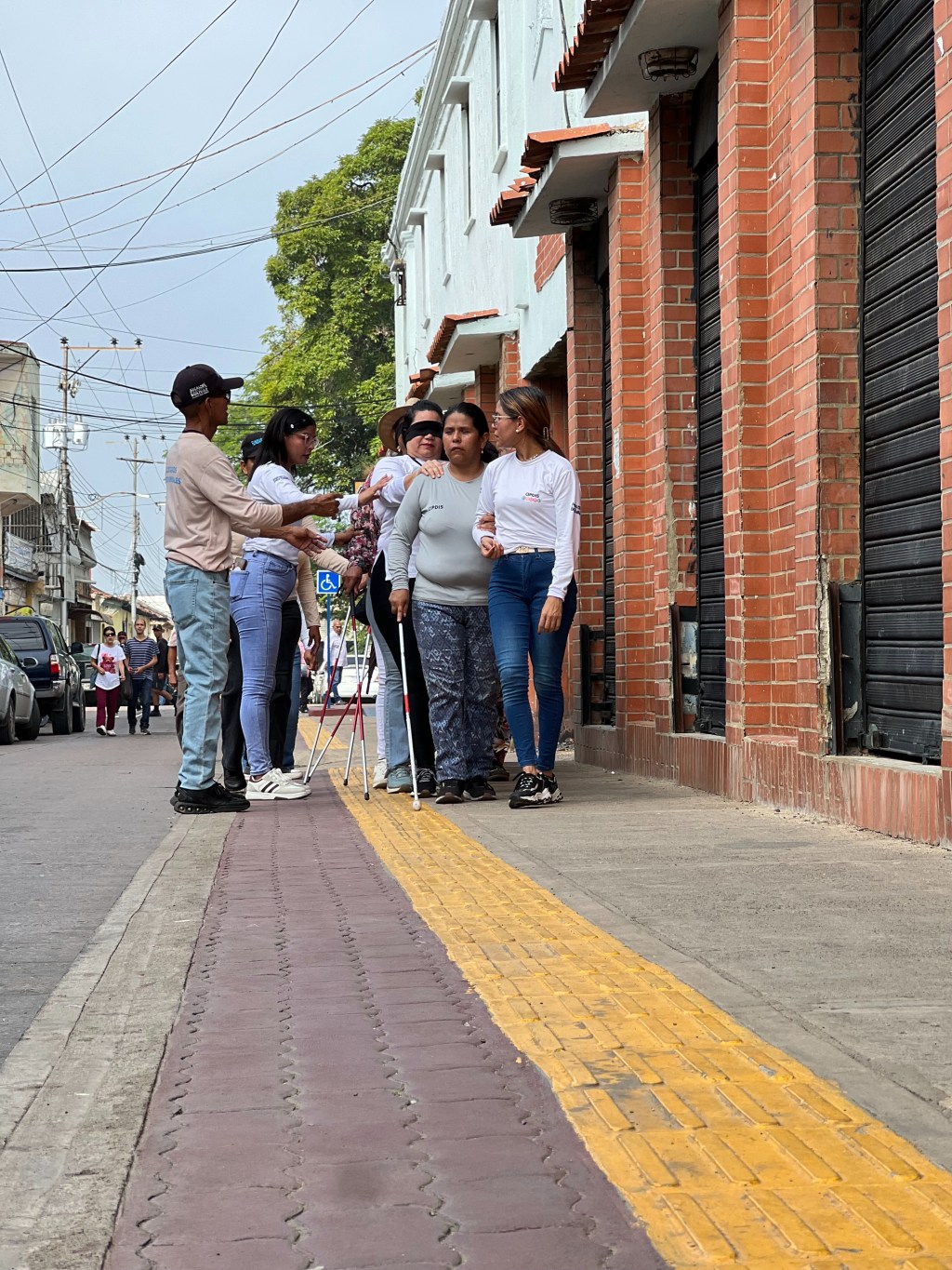 Barcelona realizó una ruta sensorial para promover la inclusión de personas con discapacidad&nbsp;visual