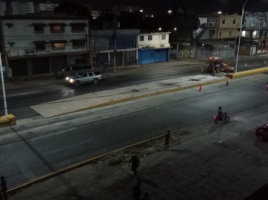 Reportan el retiro de parada del BTR y brocales en la Avenida Intercomunal