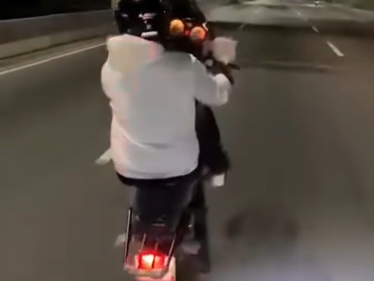 Motorizado evade a policías tras realizar motopiruetas en la Francisco Fajardo e.&nbsp;Caracas