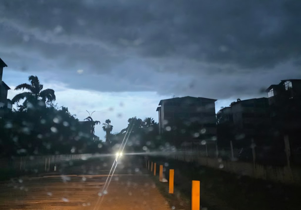 Fuerte lluvia con descargas eléctricas y ráfagas de viento afectó a Barcelona y dejó sectores sin&nbsp;luz