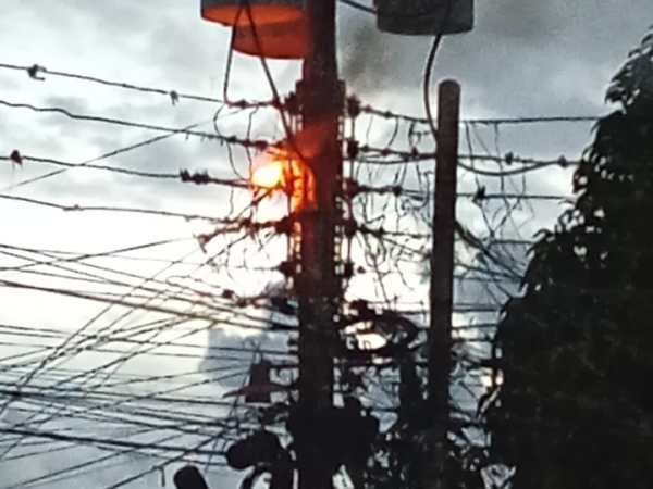 Denuncian guayas incendiadas y fallas eléctricas en Brisas del Mar,&nbsp;Barcelona
