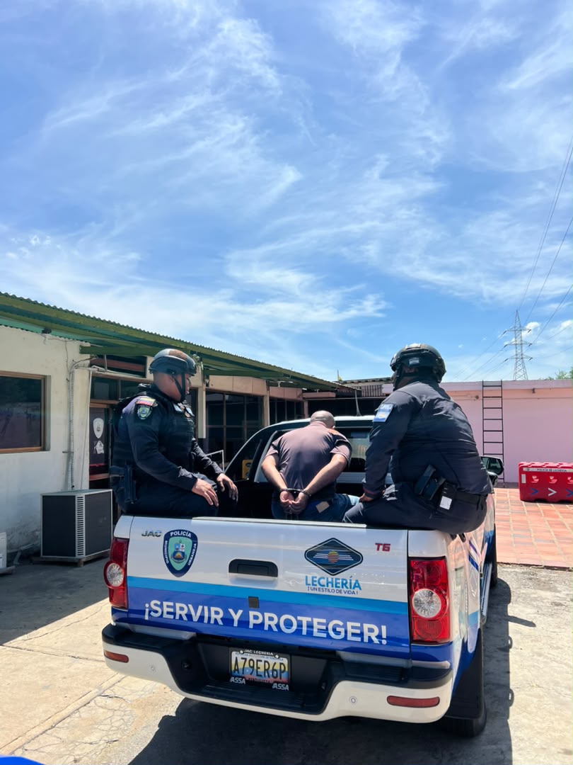 Detienen a un hombre señalado de presuntamente hurtar accesorios de un vehículo en&nbsp;Lechería