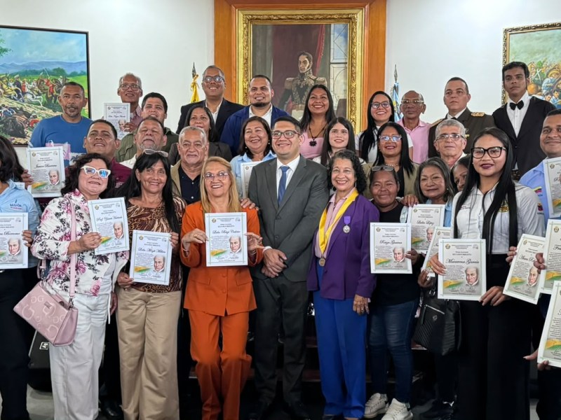 Legisladores sesionaron en honor a Don Simón Rodríguez y la Misión&nbsp;Robinson