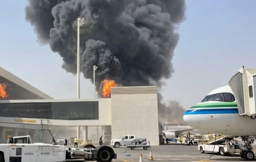 Al menos 12 muertos y más de 300 heridos en un ataque al aeropuerto de Riad