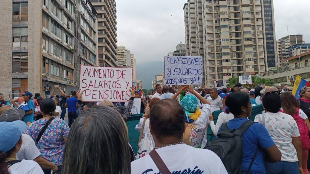 Trabajadores y jubilados se movilizan para exigir sueldos&nbsp;dignos
