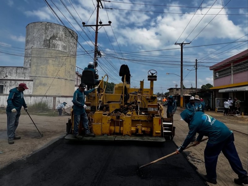 Inician asfaltado en la avenida principal de El&nbsp;Viñedo